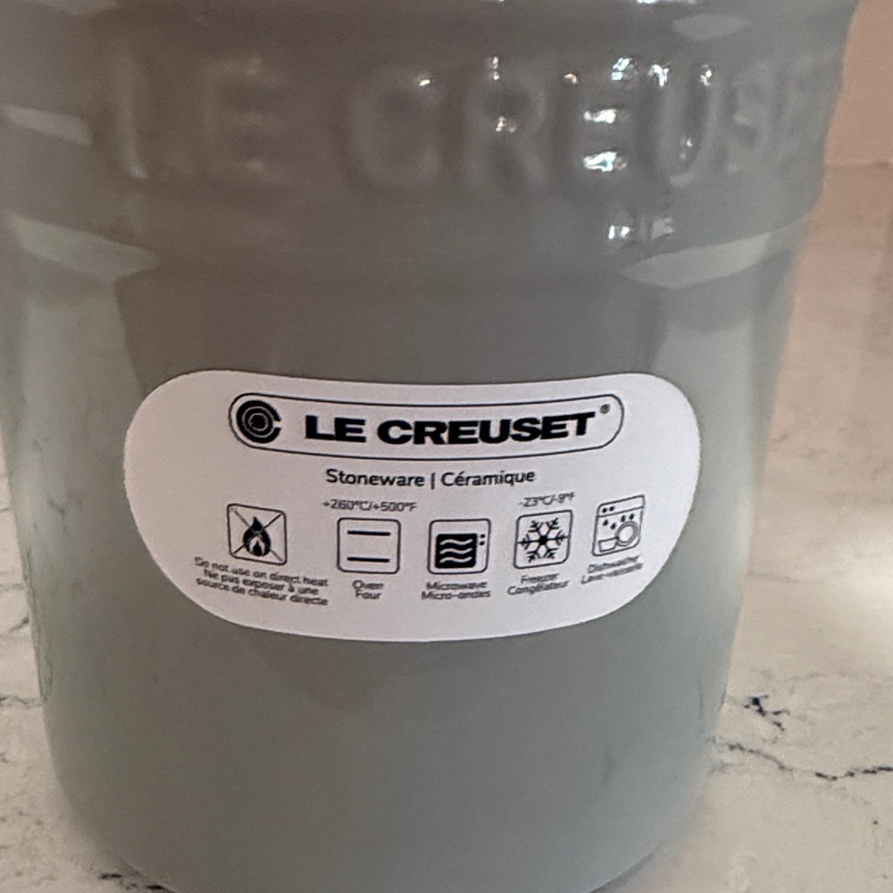 Le Creuset Stoneware in Pistache - Picture 5 of 5